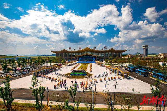 热烈庆祝湖南湘西边城机场正式通航